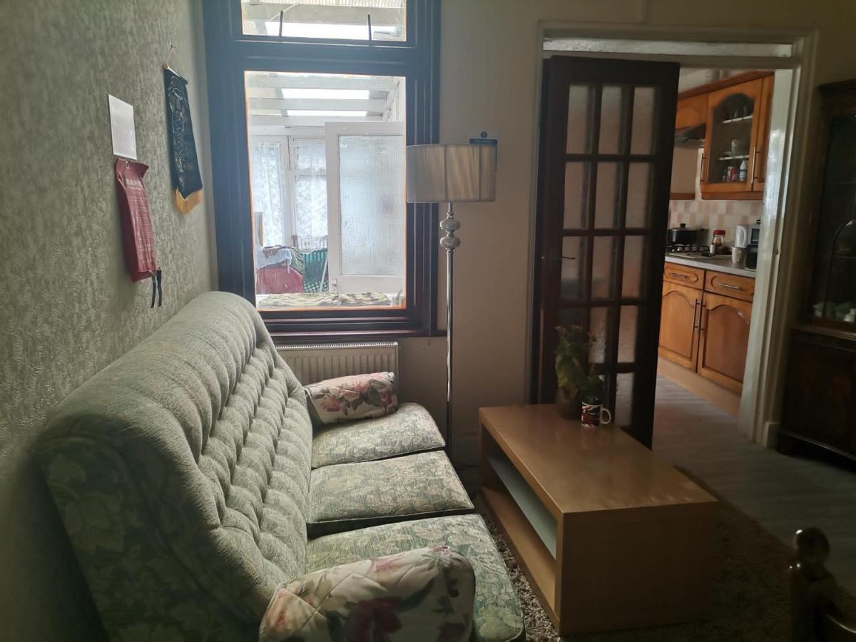 Double Room Available- London Seven Kings Seven Kings Train Station Ilford Exteriör bild