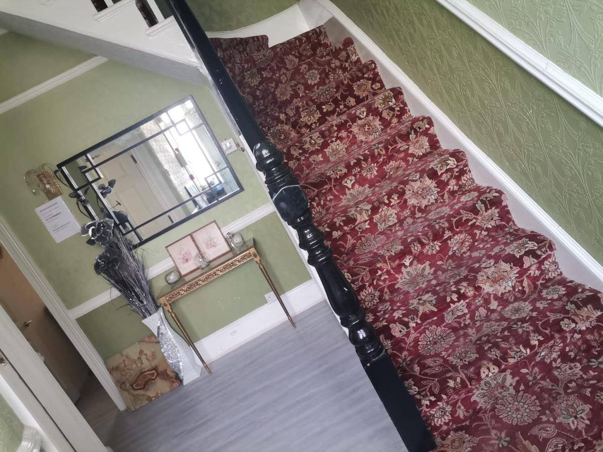 Double Room Available- London Seven Kings Seven Kings Train Station Ilford Exteriör bild