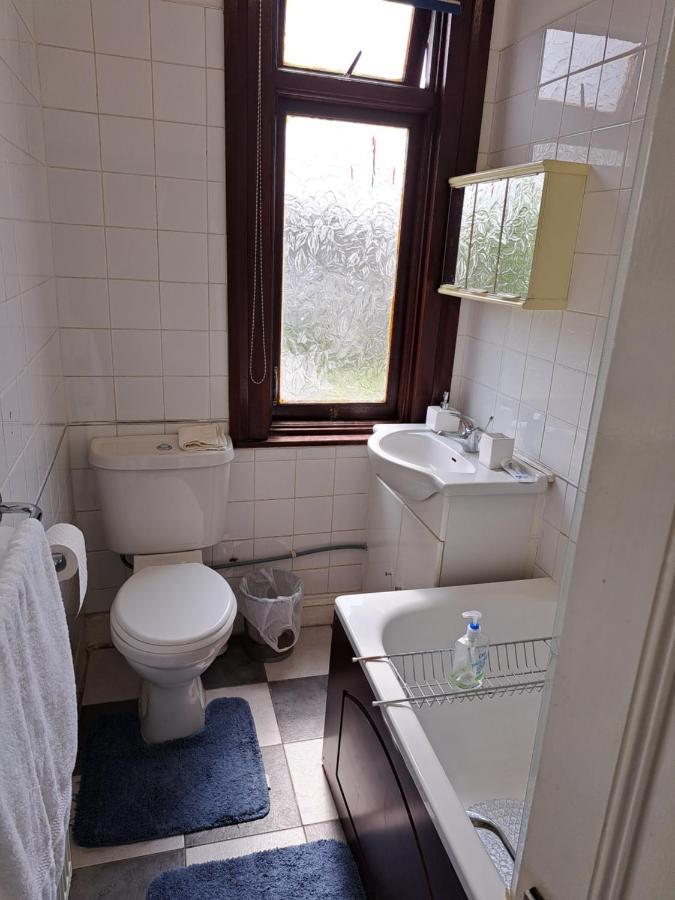 Double Room Available- London Seven Kings Seven Kings Train Station Ilford Exteriör bild